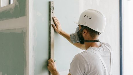 Klamrowanie ścian – skuteczna metoda na długowieczność konstrukcji