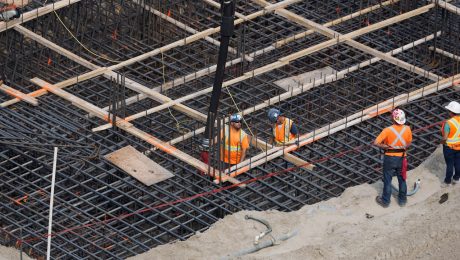 Zapadająca się posadzka – dlaczego problem wraca i jak rozwiązać go bez rozbiórki?