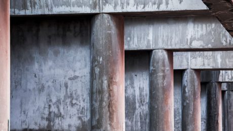 Badanie makroskopowe pęknięć w konstrukcjach betonowych – jak diagnozować uszkodzenia strukturalne?